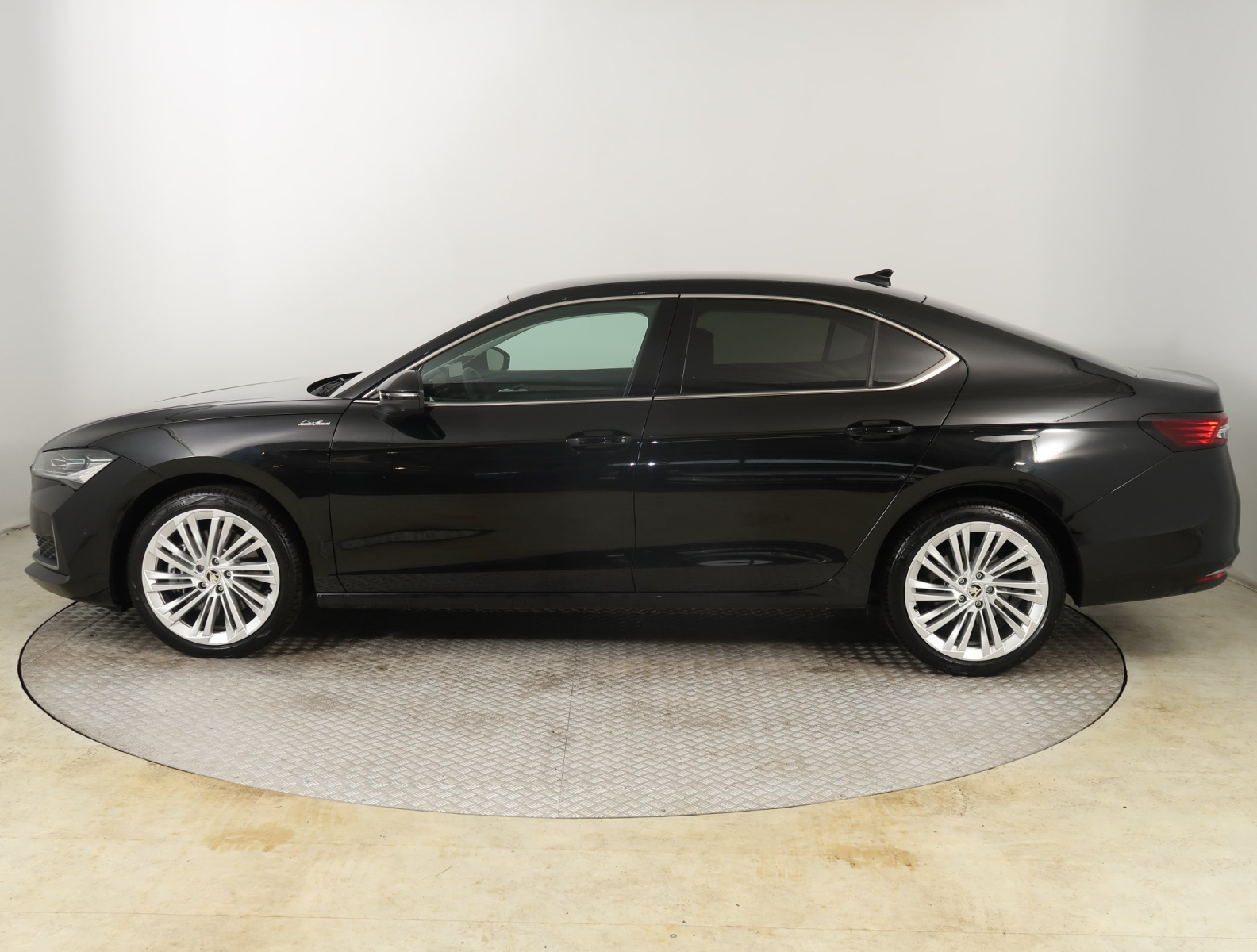 Škoda Superb - 2024