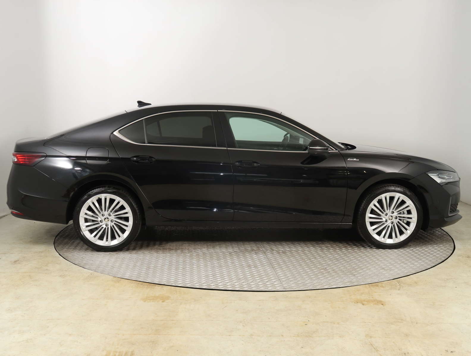 Škoda Superb - 2024