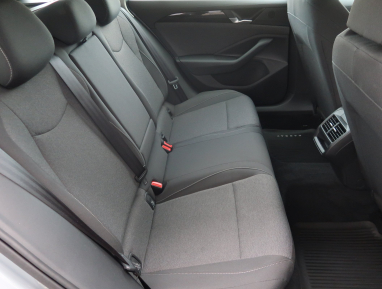 Volkswagen Passat - 2025