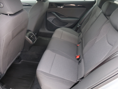 Volkswagen Passat - 2025