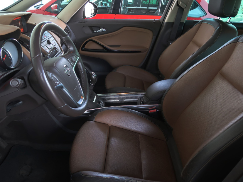 Opel Zafira Tourer, 2014