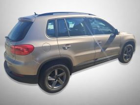Volkswagen Tiguan - 2015