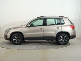 Volkswagen Tiguan - 2015