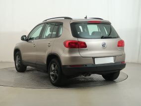 Volkswagen Tiguan - 2015