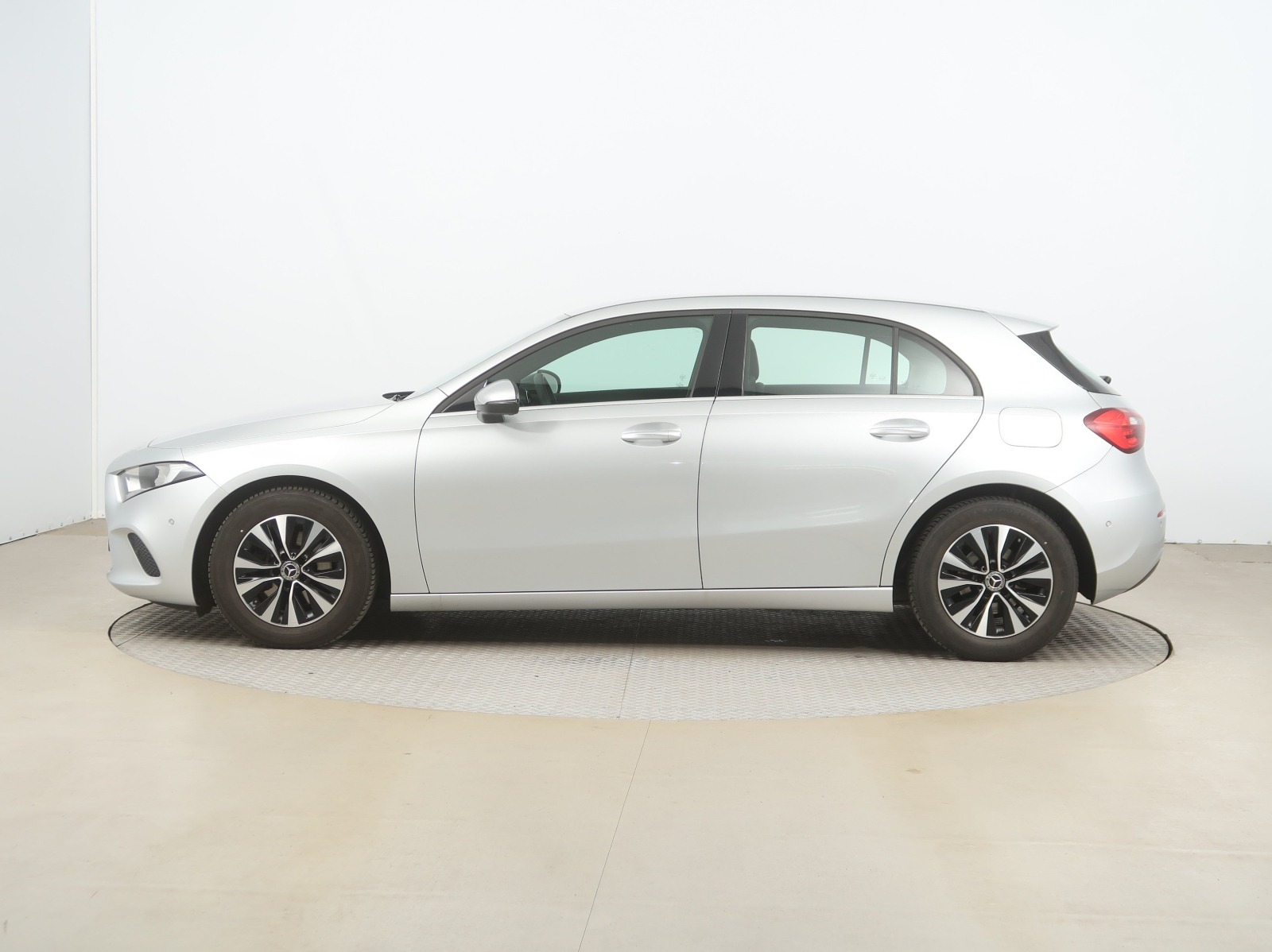 Mercedes-Benz A - 2021