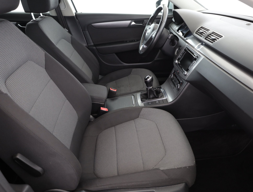 Volkswagen Passat, 2011