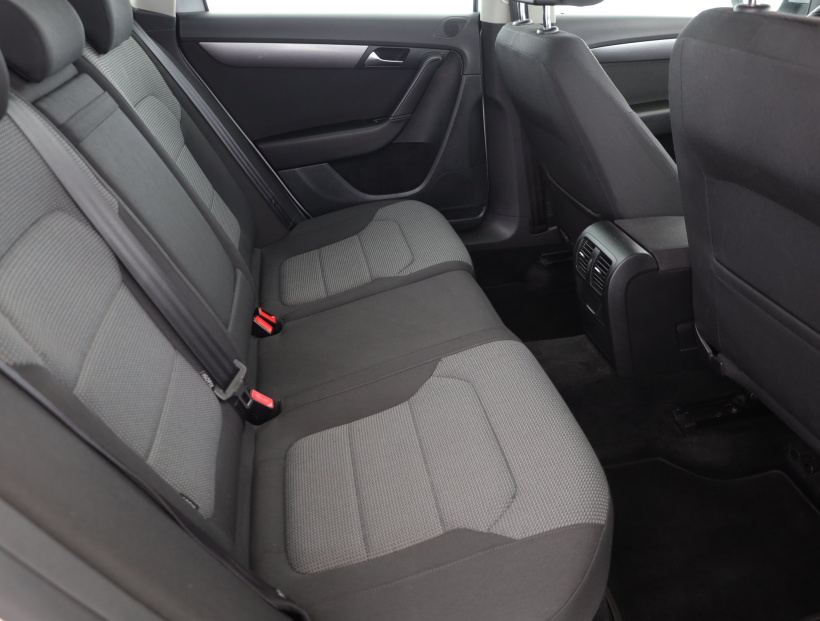 Volkswagen Passat, 2011
