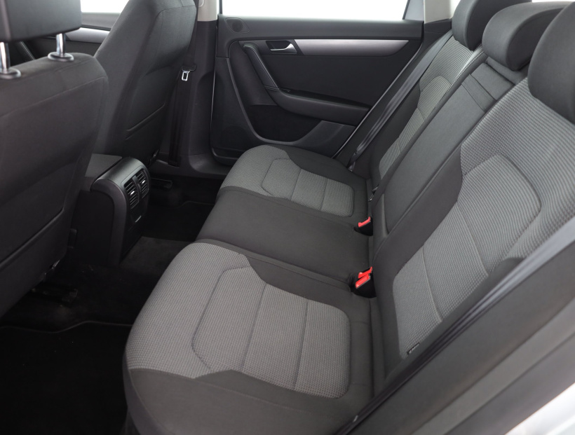 Volkswagen Passat, 2011