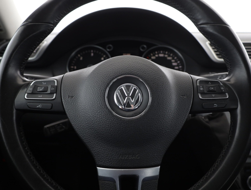 Volkswagen Passat, 2011