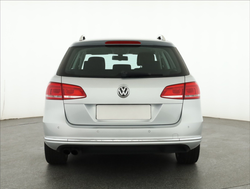 Volkswagen Passat, 2011