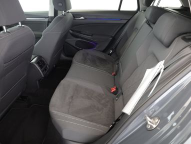 Volkswagen Golf - 2021