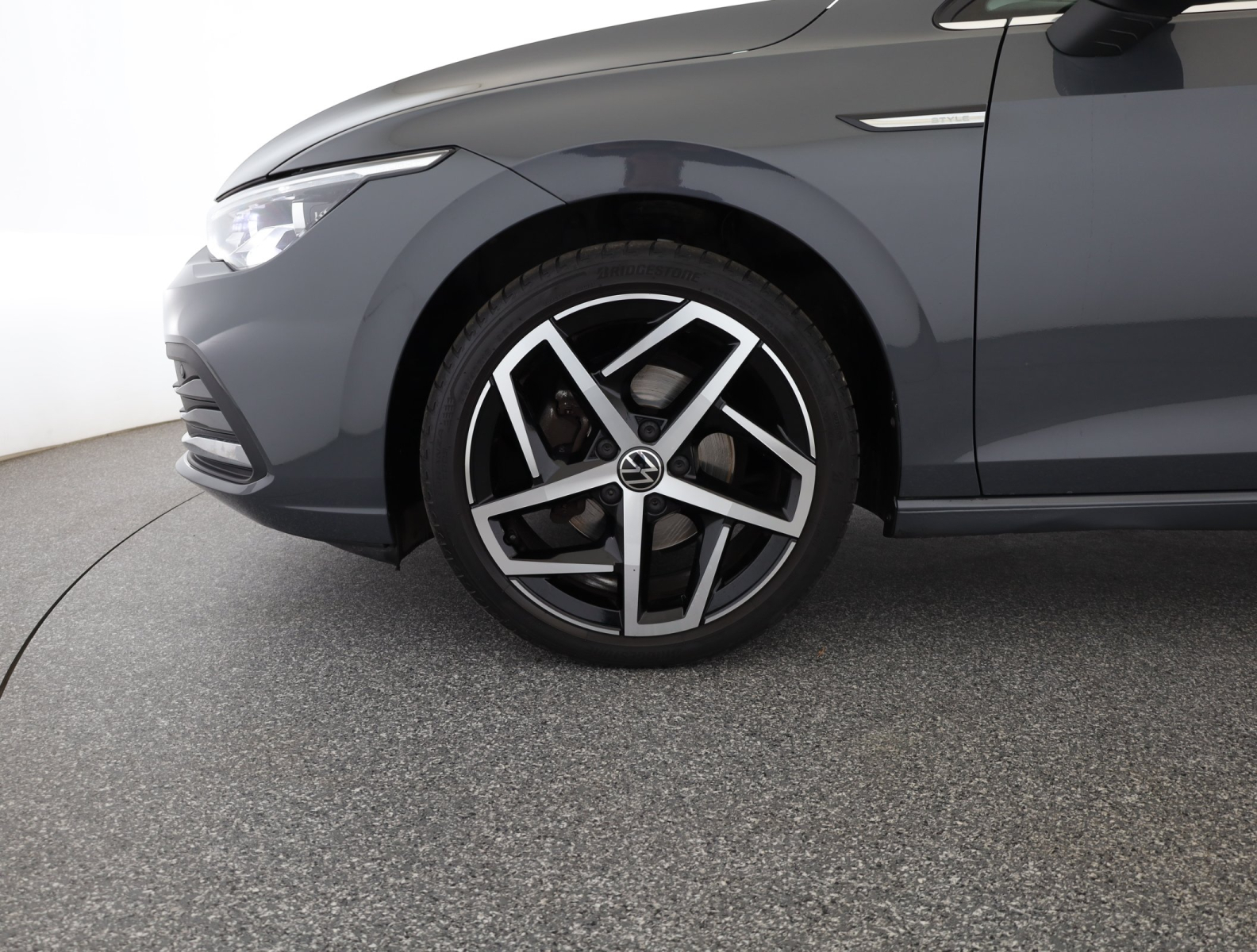 Volkswagen Golf - 2021