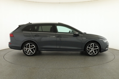 Volkswagen Golf - 2021