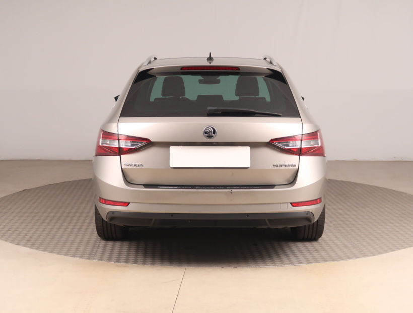 Škoda Superb, 2016