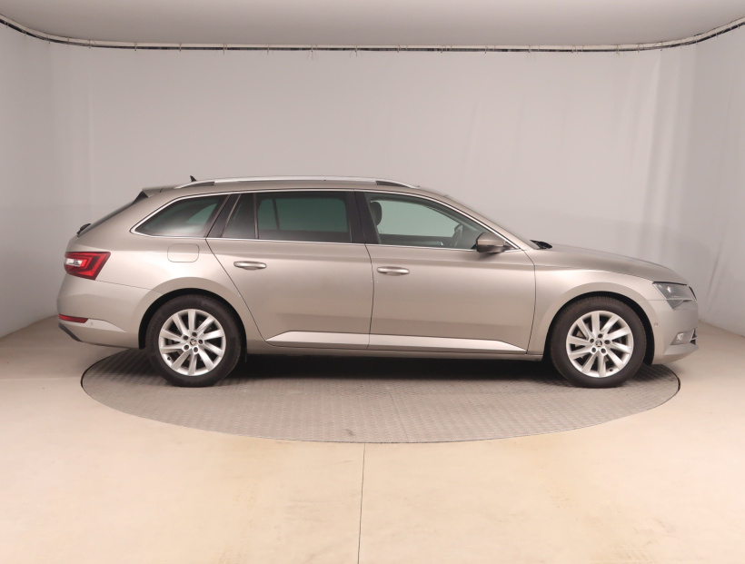 Škoda Superb, 2016