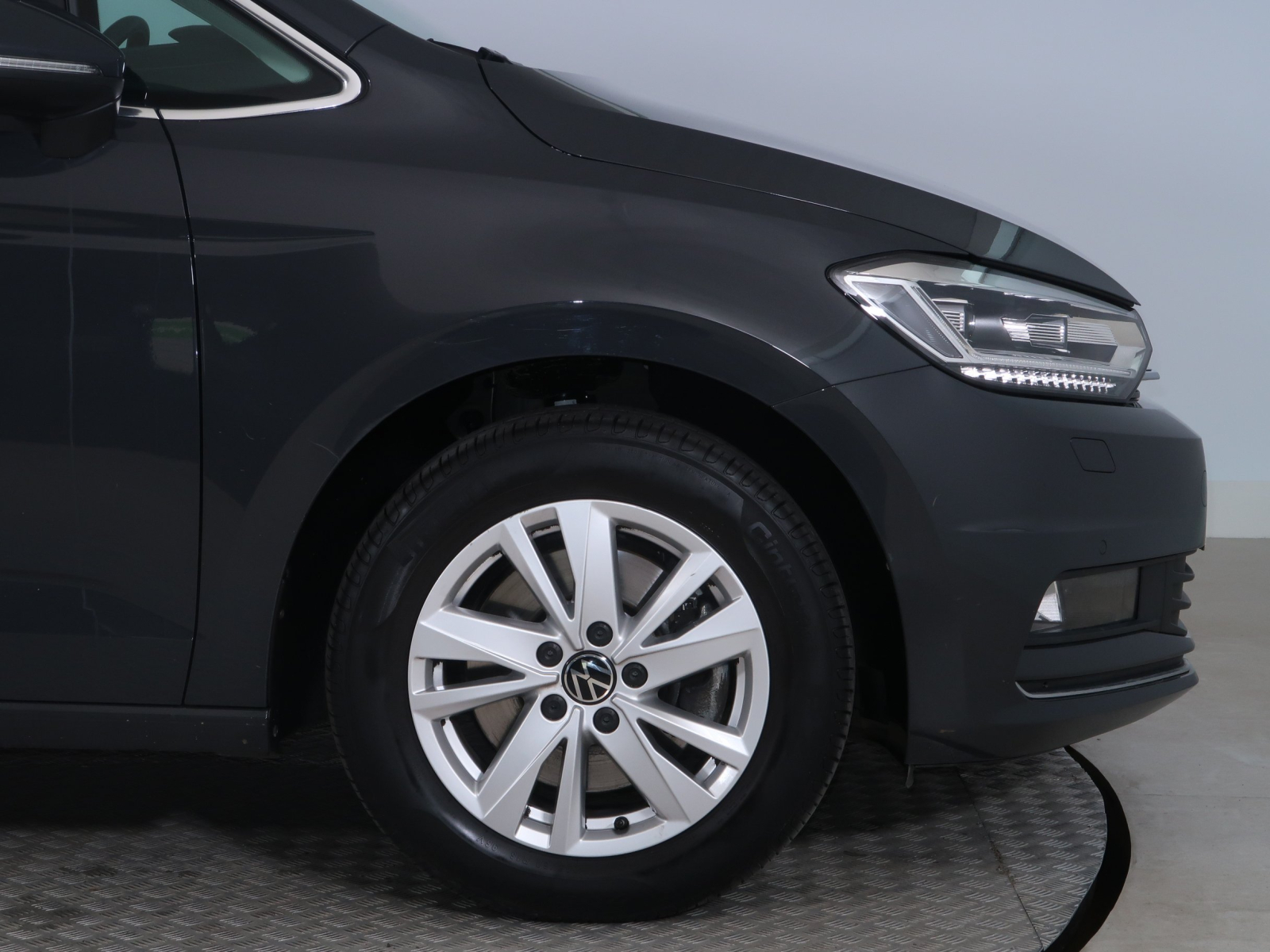 Volkswagen Touran - 2023