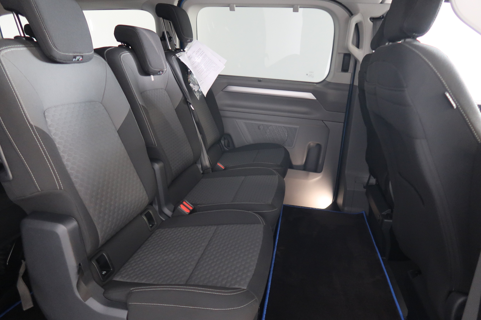 Volkswagen Caravelle - 2025