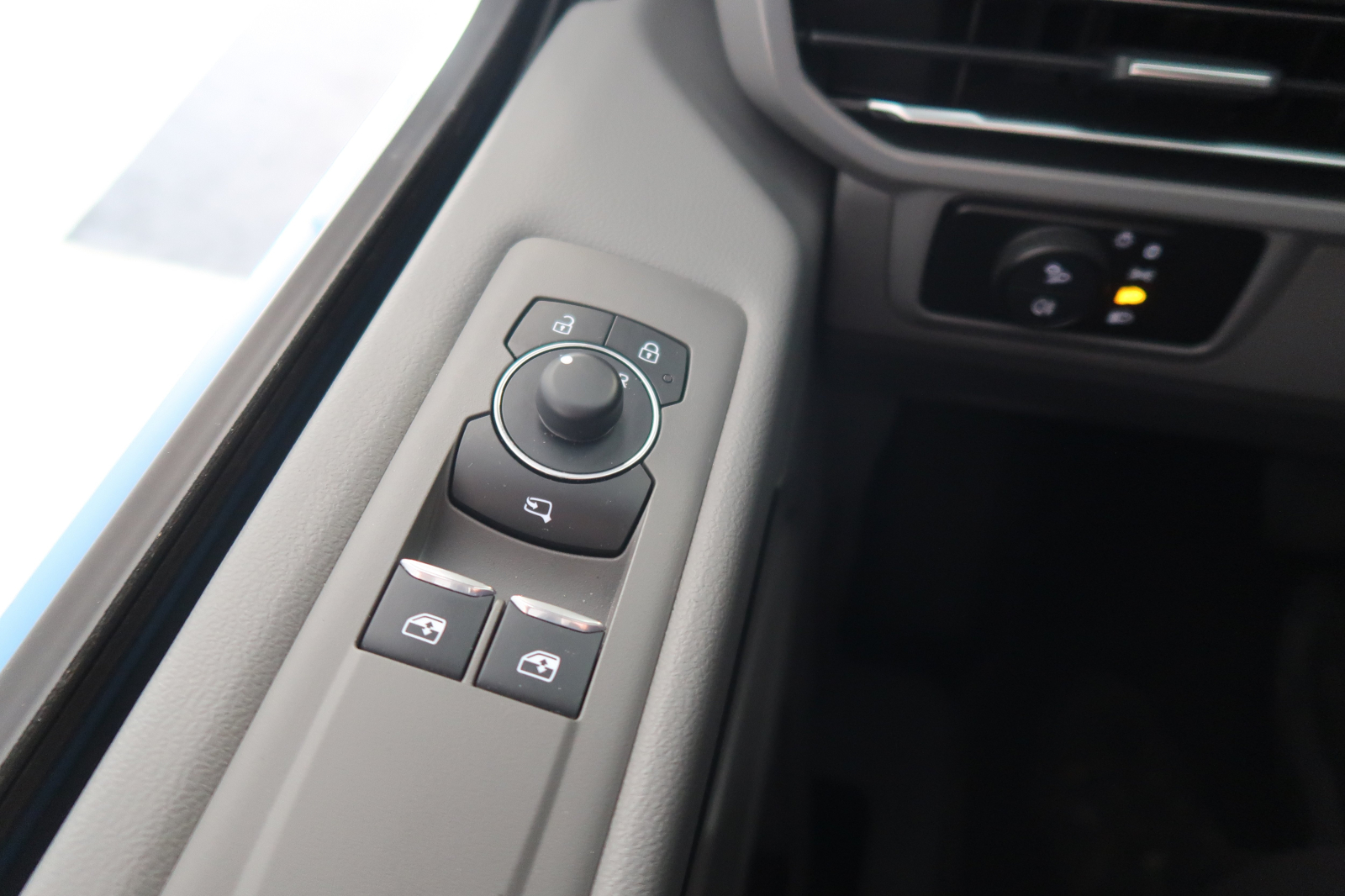 Volkswagen Caravelle - 2025