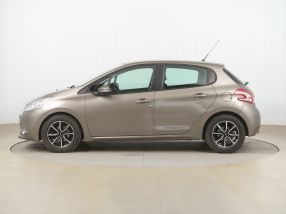 Peugeot 208 - 2013