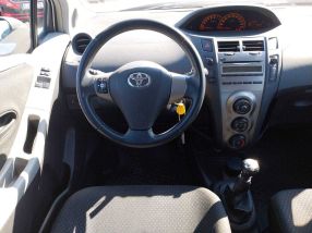Toyota Yaris - 2011