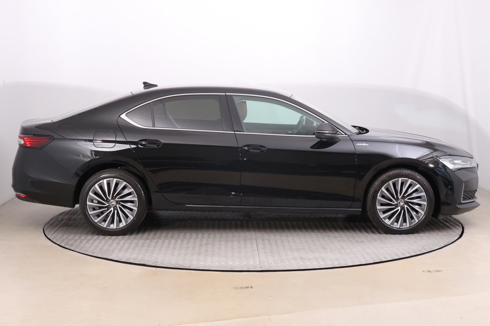 Škoda Superb - 2024