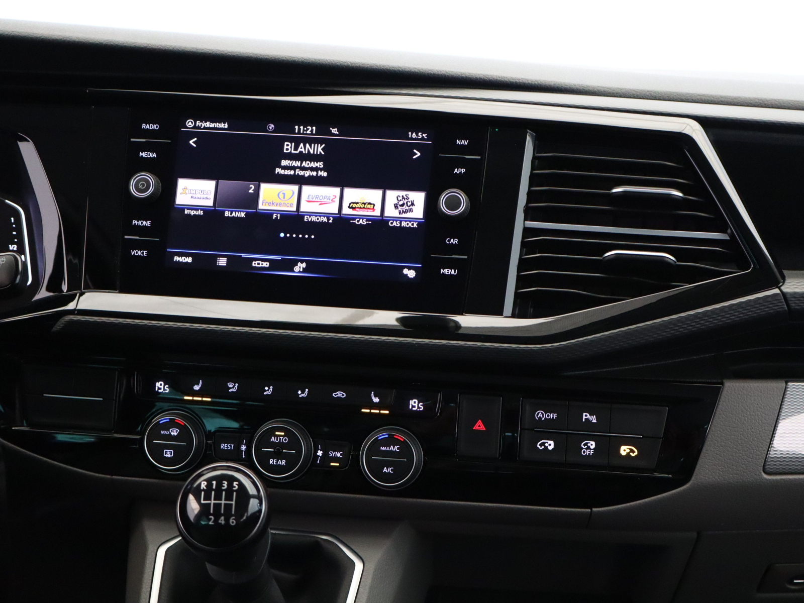 Volkswagen Caravelle - 2021