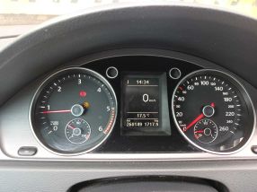 Volkswagen Passat - 2011