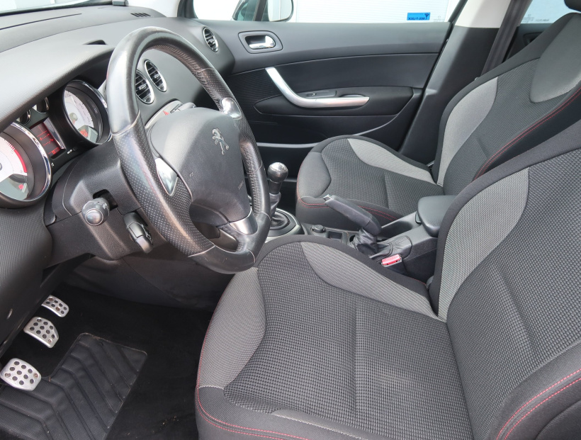 Peugeot 308, 2011