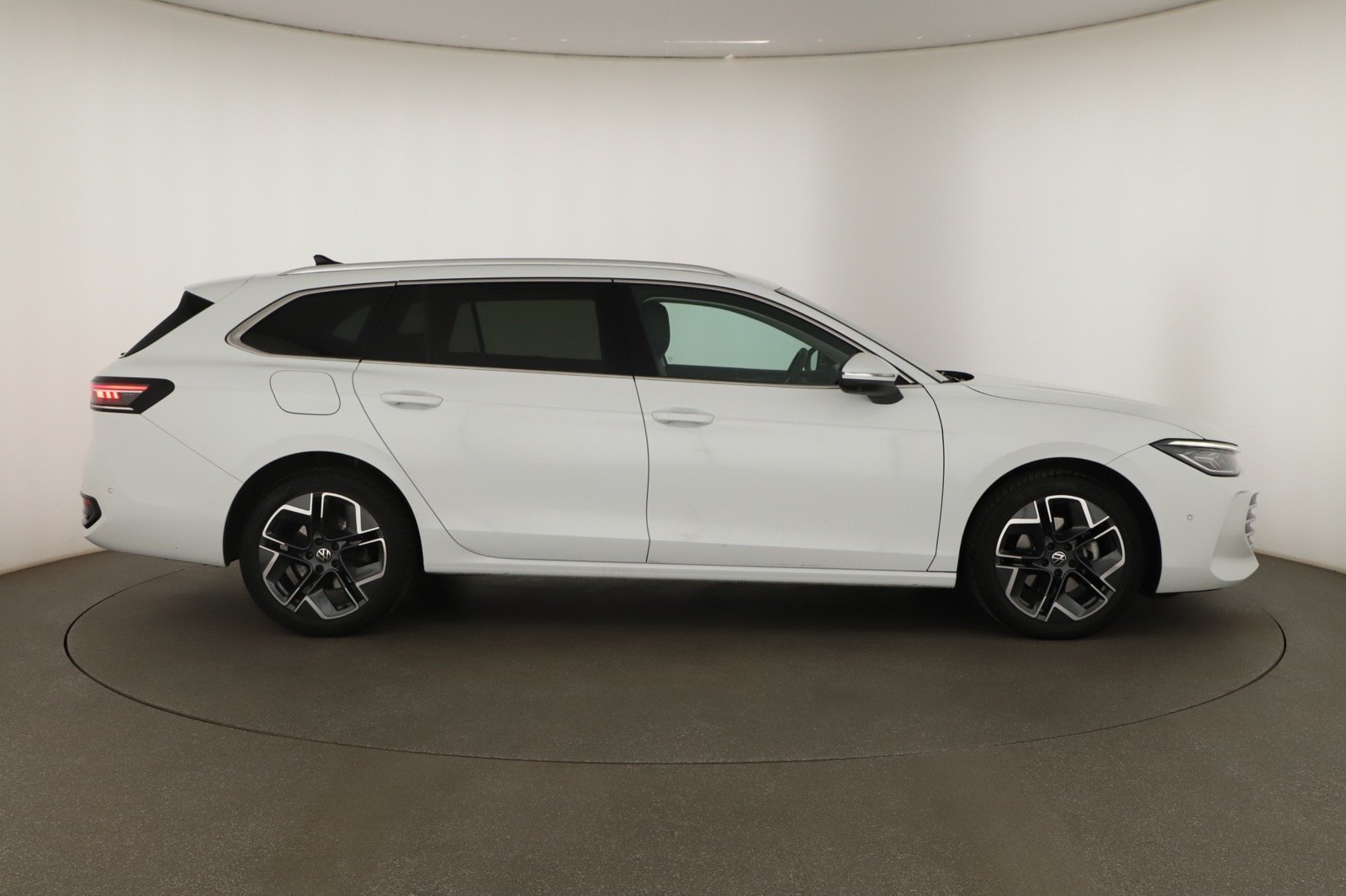Volkswagen Passat - 2025