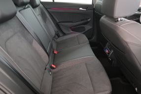 Volkswagen Golf - 2025