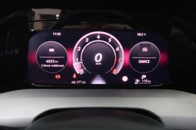 Volkswagen Golf - 2025