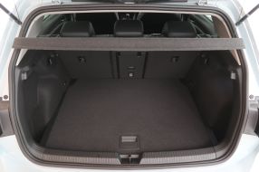Volkswagen Golf - 2025