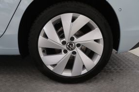 Volkswagen Golf - 2025