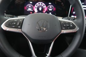 Volkswagen Golf - 2025