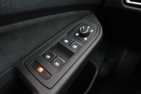 Volkswagen Golf - 2025