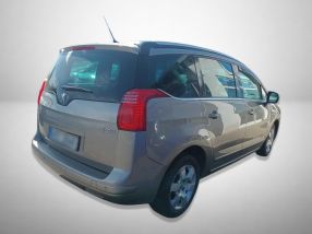 Peugeot 5008 - 2011