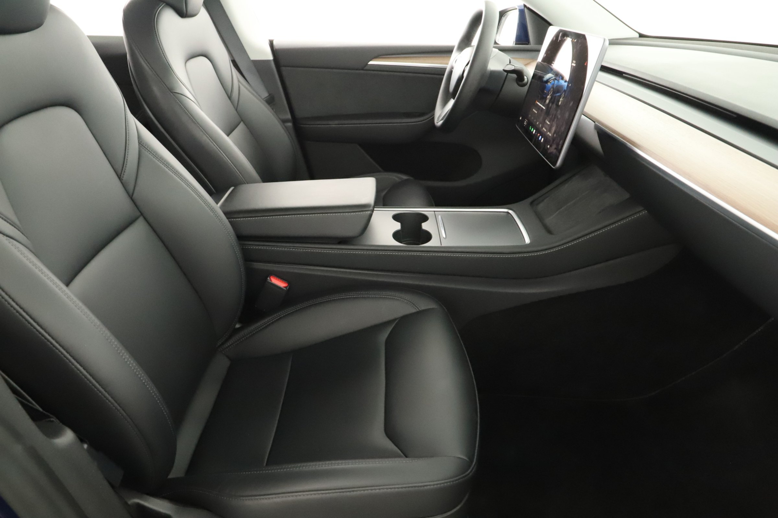 Tesla Model Y - 2025