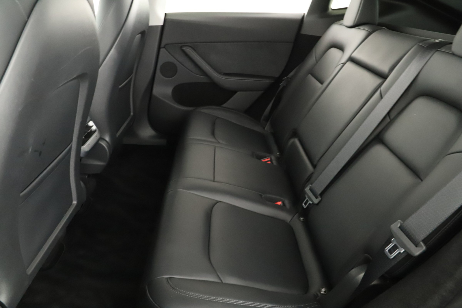 Tesla Model Y - 2025