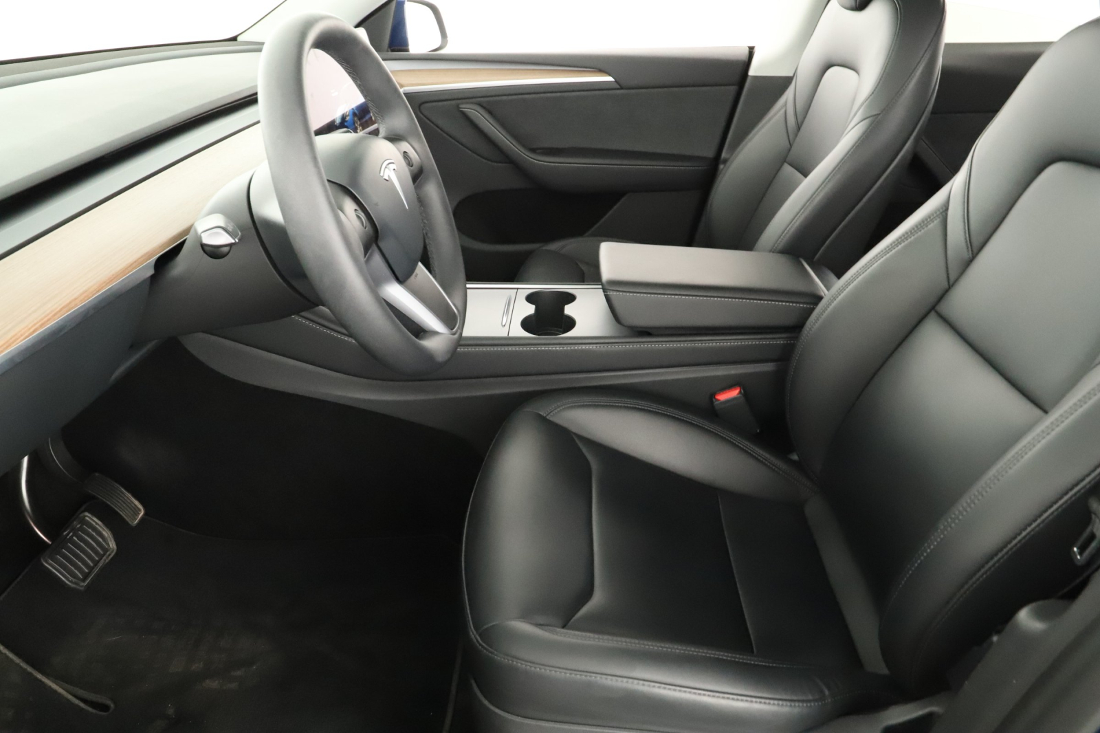 Tesla Model Y - 2025