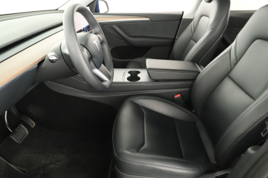 Tesla Model Y - 2025