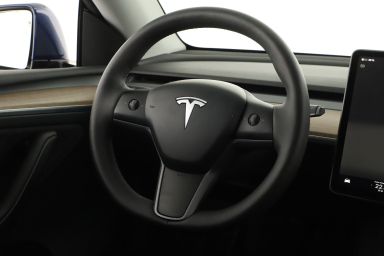 Tesla Model Y - 2025