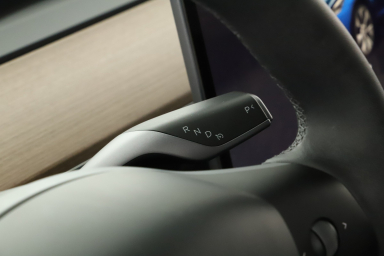 Tesla Model Y - 2025