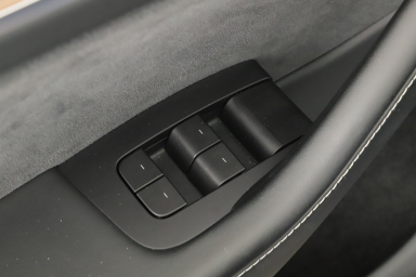 Tesla Model Y - 2025