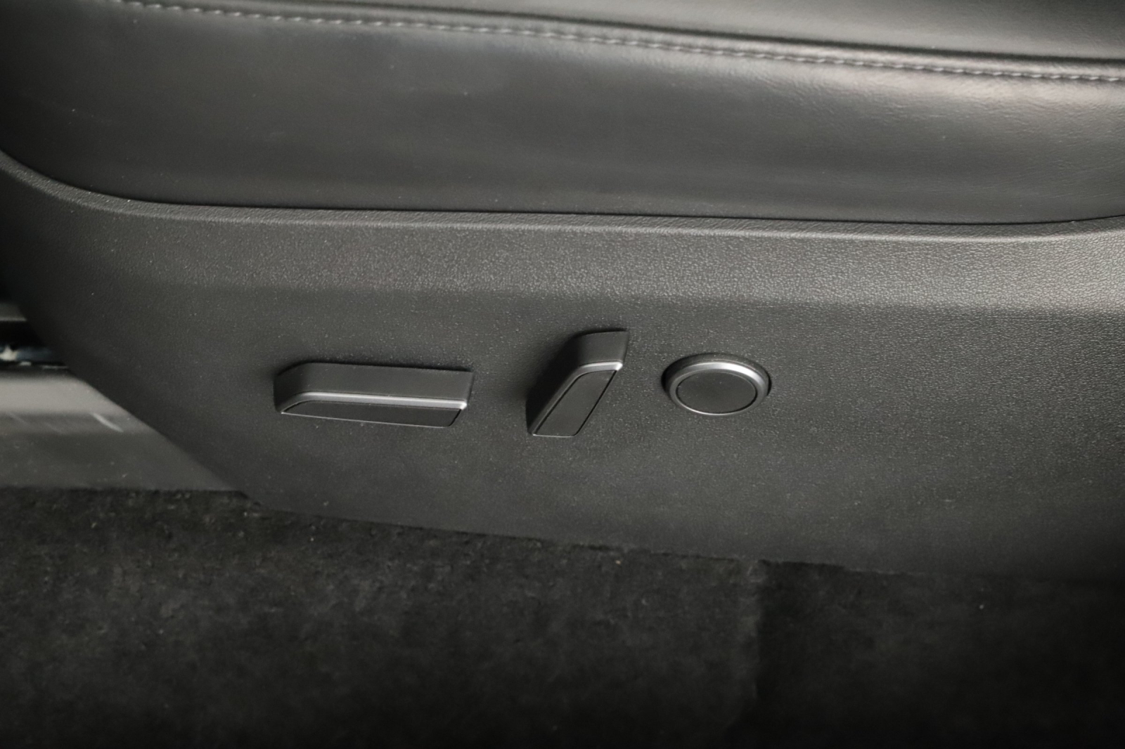 Tesla Model Y - 2025