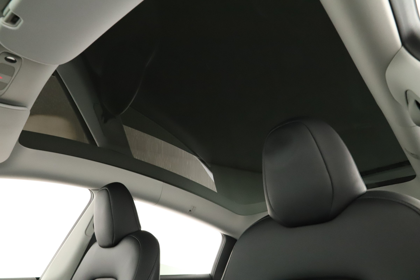 Tesla Model Y - 2025