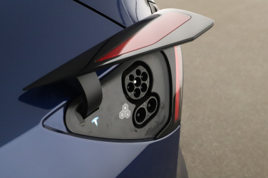 Tesla Model Y - 2025