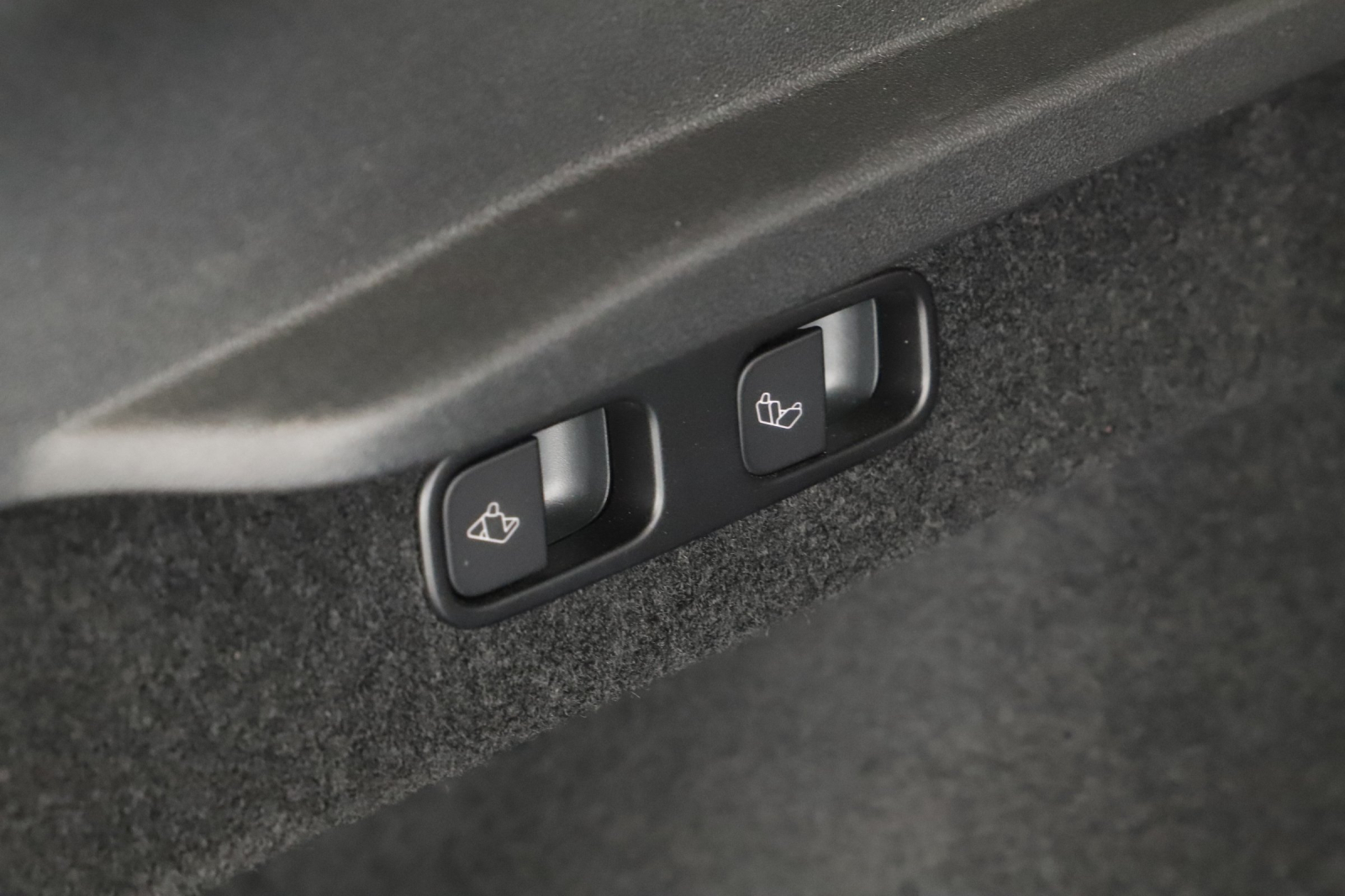 Tesla Model Y - 2025
