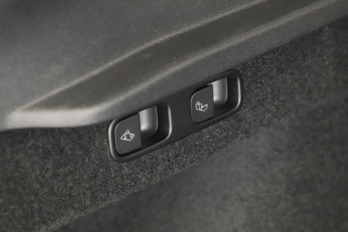 Tesla Model Y - 2025