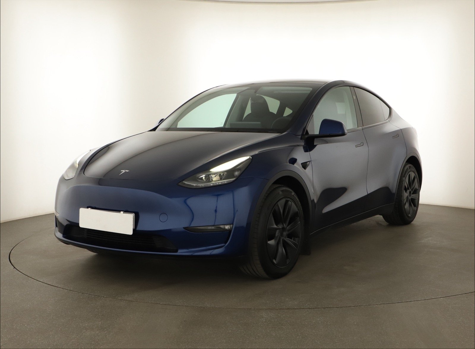 Tesla Model Y - 2025