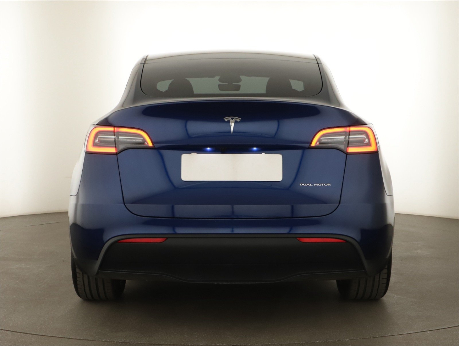 Tesla Model Y - 2025
